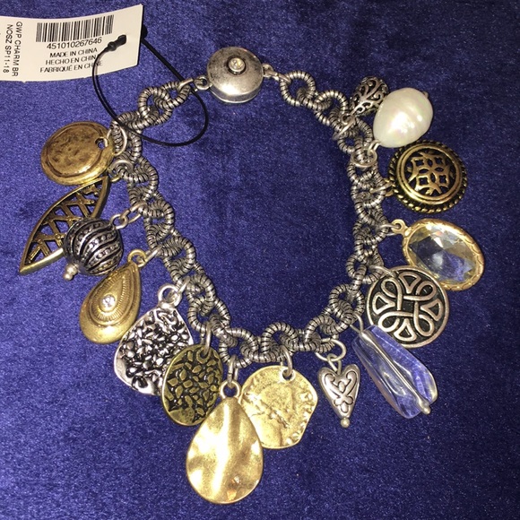 Chico’s Charm Bracelet Magnetic - Picture 1 of 7